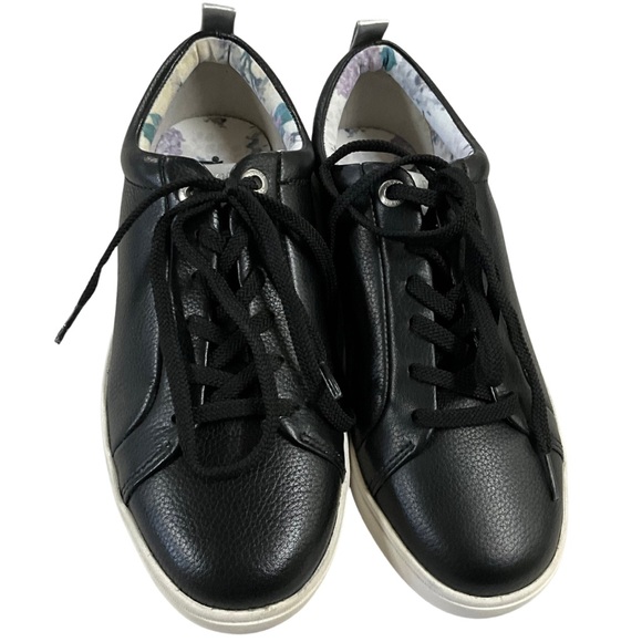 Cougar Bloom Black Leather Sneaker, New in Box - Picture 2 of 8